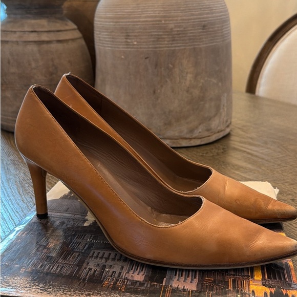 Gucci Shoes - Gucci Tan Leather Pointed-Toe Pumps